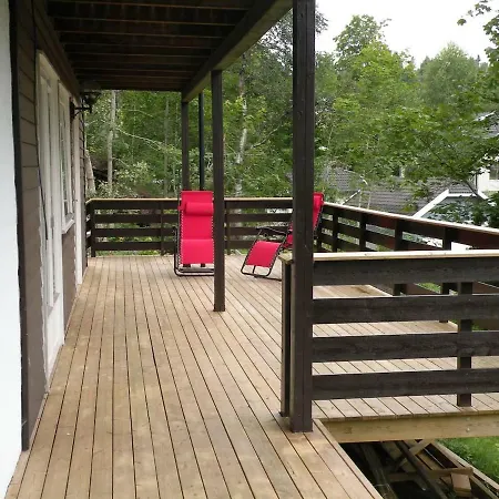 Cosy Garden With Private Deck